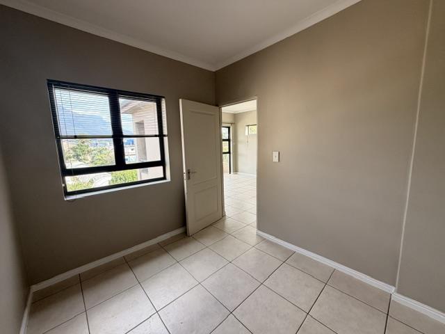 To Let 2 Bedroom Property for Rent in Maitland Western Cape